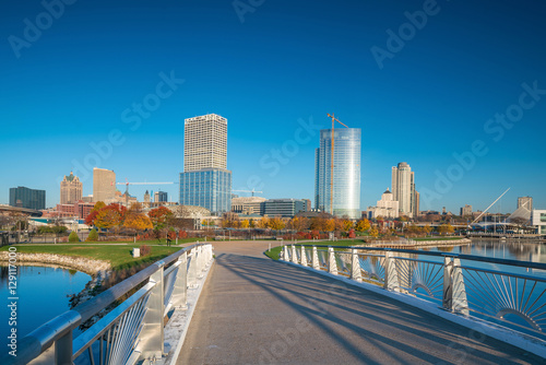 Milwaukee skyline in USA © f11photo