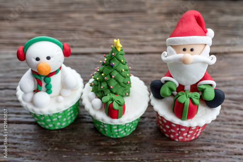 christmas theme cup cake on wooden background