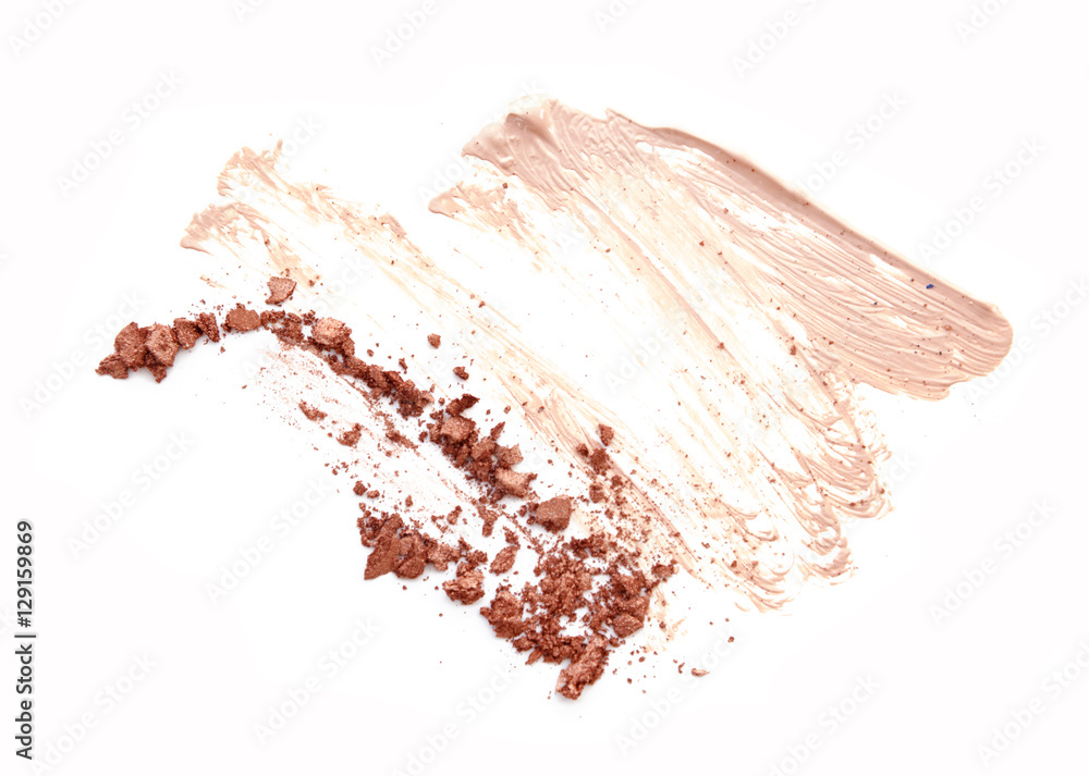 Fototapeta premium beige scattered eyeshadows isolated on white background