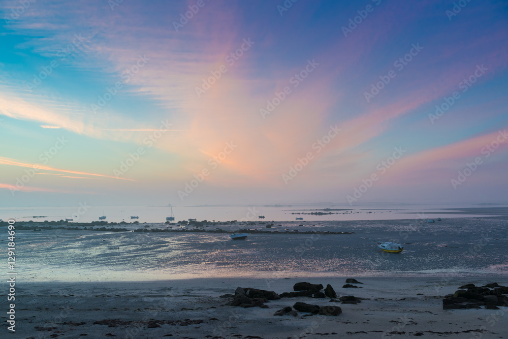 Obraz premium Morgenhimmel über dem Meer, Brignogan-Plages, Bretagne, Frankreich