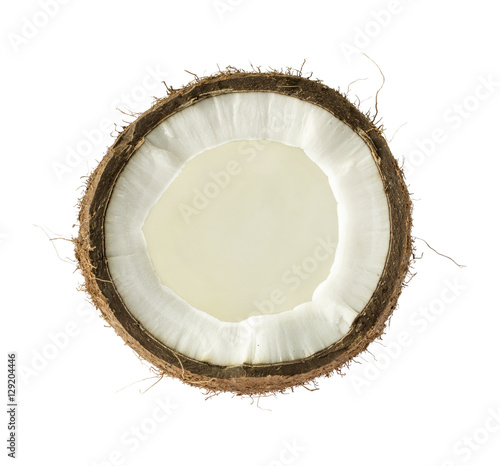 Kokosnuss - Offene Kokosnuss von oben auf weissem Hintergrund - Freisteller