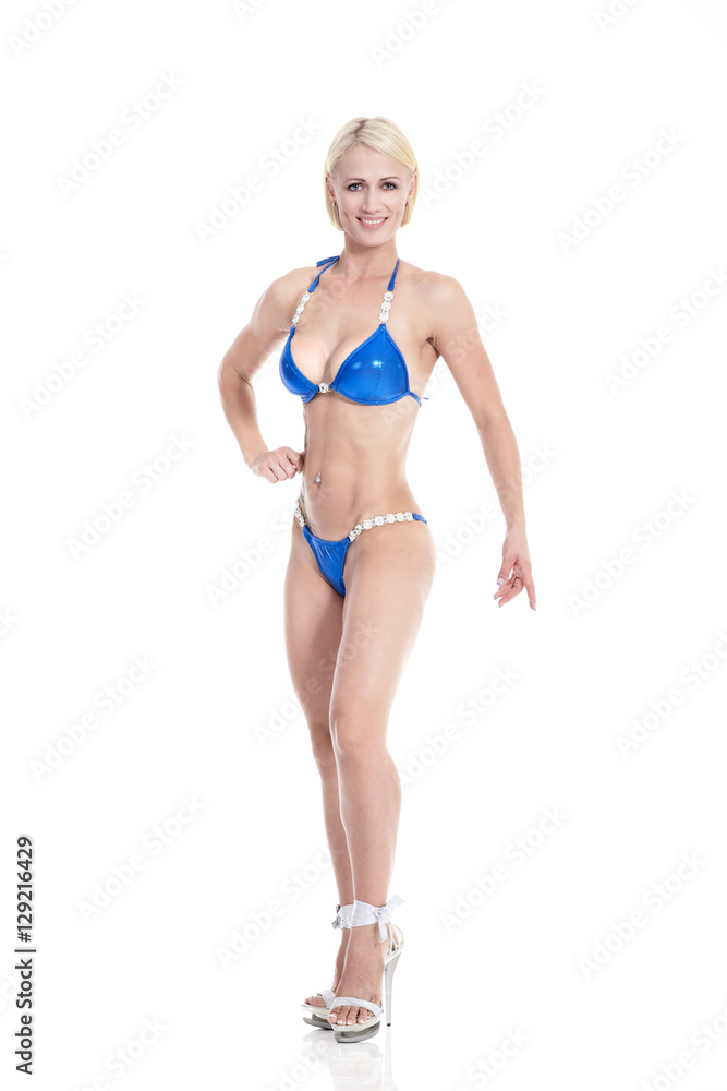 Bodybuilding Frau posiert für Meisterschaft Porträt Bodybuilding Frau posiert für Meisterschaft Porträt