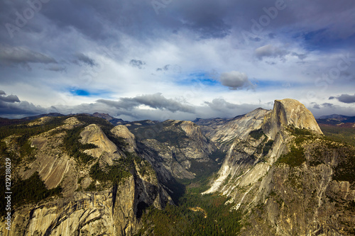 Fototapeta Naklejka Na Ścianę i Meble -  Half Dome from Glacier Point in Yosemite National Park