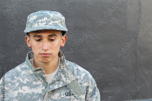 Принти на полотні Army soldier crying during an overseas mission