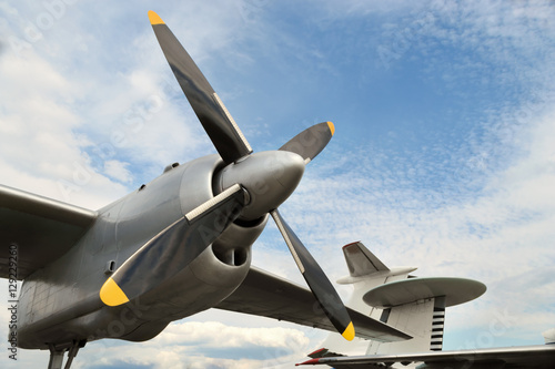 Tableau sur toile Airplane turboprop engine