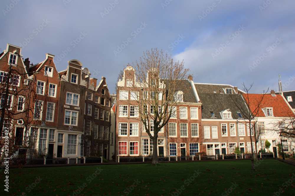 Le béguinage au coeur d'Amsterdam, Pays-Bas Le béguinage au coeur d'Amsterdam, Pays-Bas