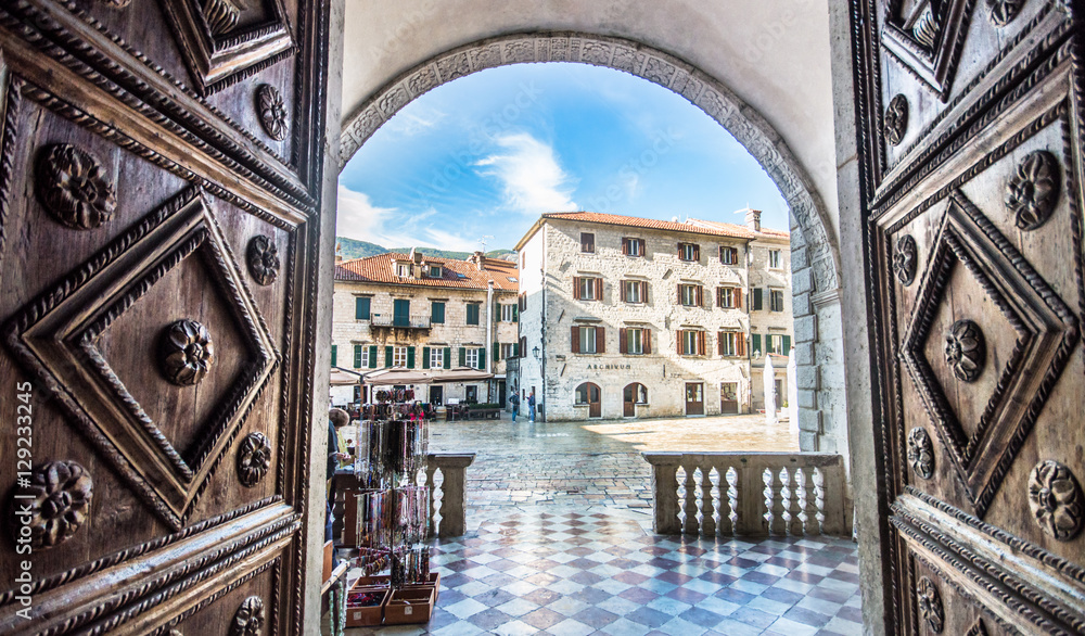 View through The Cathedral of Saint Tryphons door - obrazy, fototapety, plakaty 