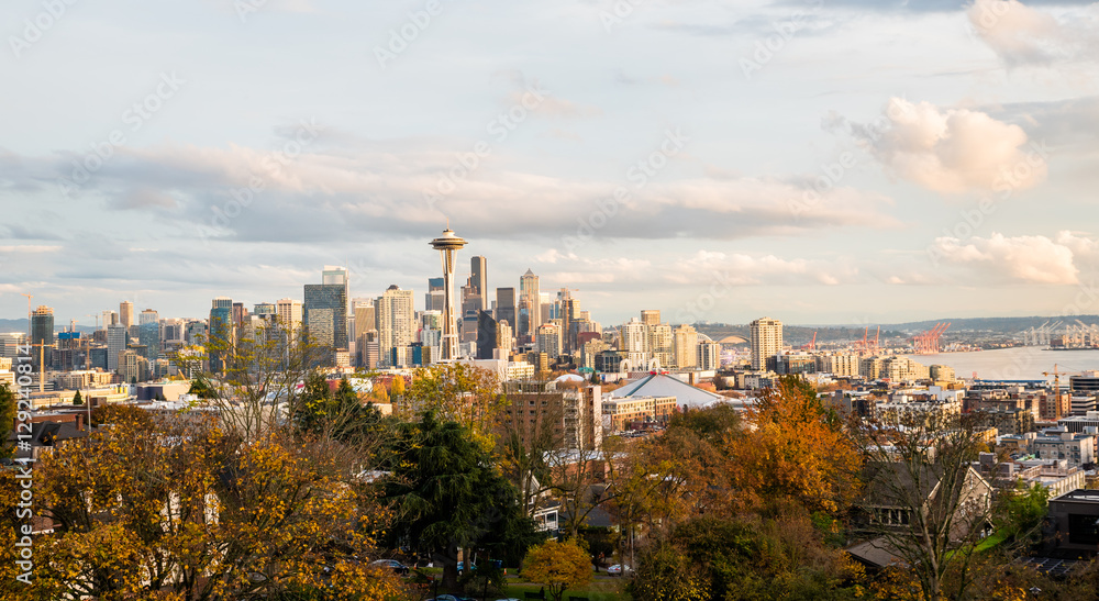 Obraz premium Seattle Downtown with Space Needle lit by evening light