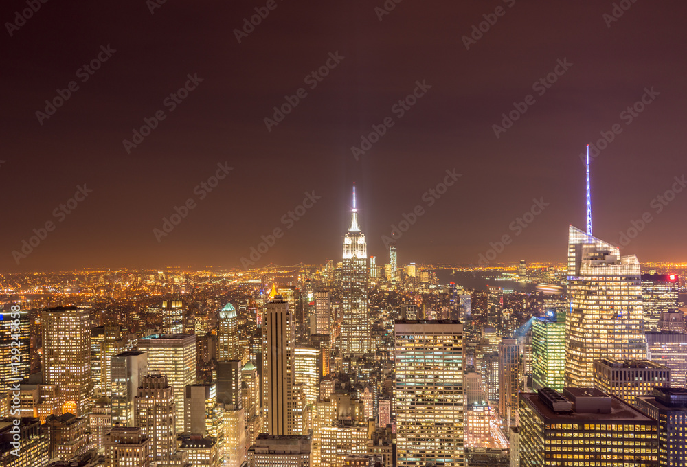Fototapeta premium Night view of New York Manhattan during sunset