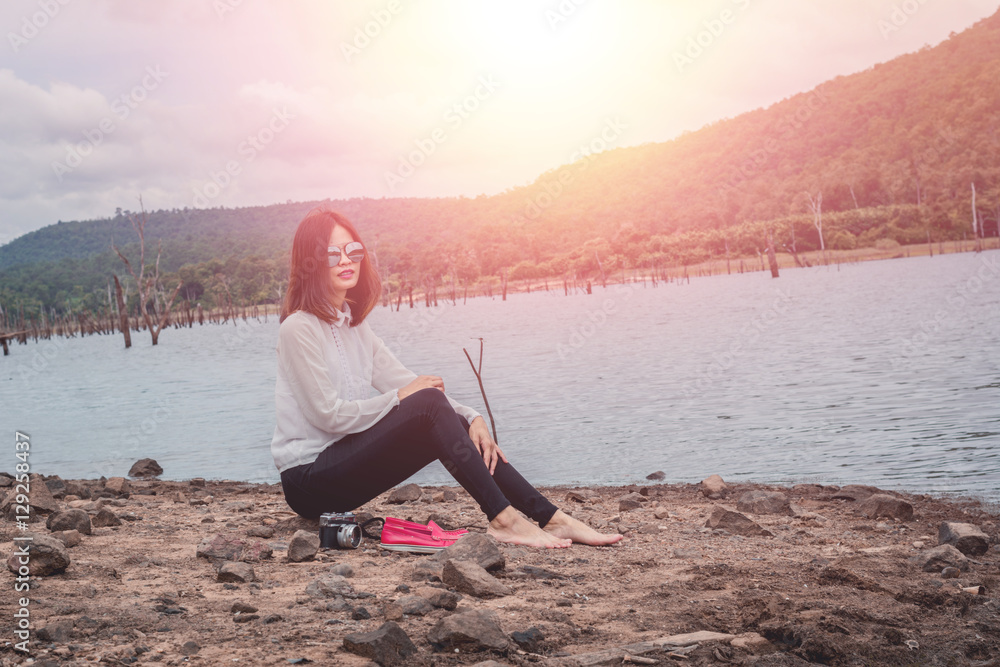 Fototapeta premium Lifestyle portrait of pretty young hipster woman making photo on