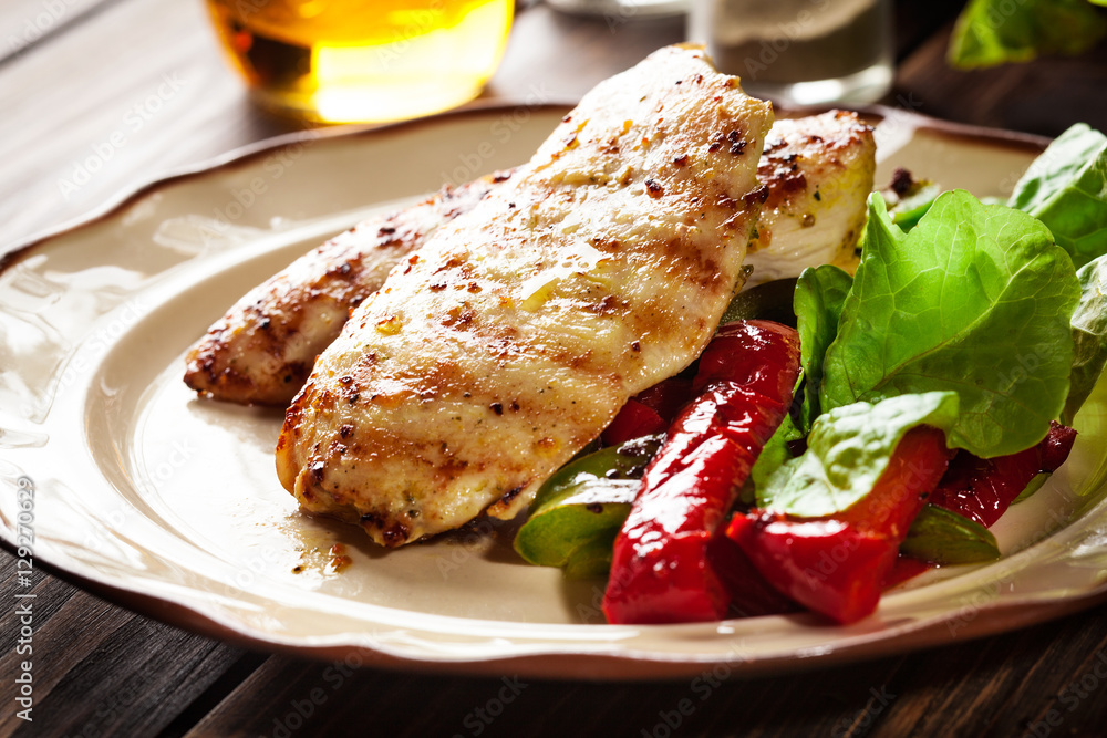 Grilled chicken breasts served with grilled paprika Grilled chicken breasts served with grilled paprika