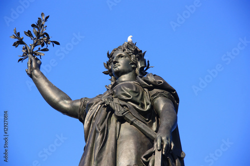 Statue de la place de la R  publique    Paris  France