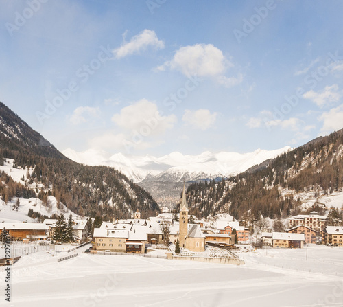 Bergün, Dorf, Bergdorf, Kirche, Albula, Albulapass, Wintersport,  Alpen, Schweizer Berge, Graubünden, Winter, Schweiz © bill_17