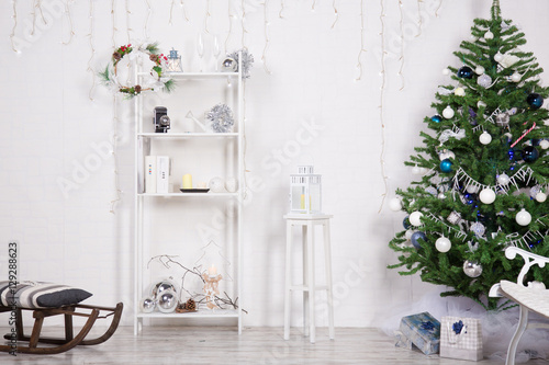 Fotografie Arredamento di Natale su muro bianco