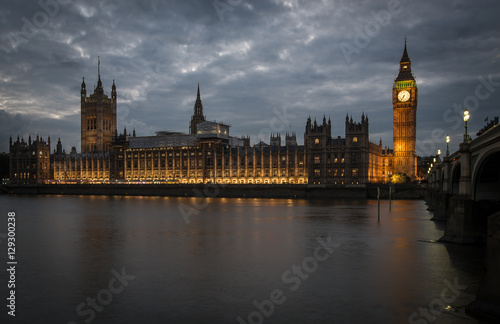 Big Ben und Westminster Parliament am Abend