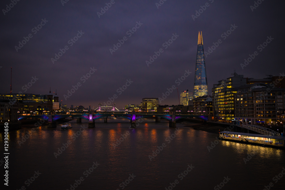 The Shard in London in der Nacht