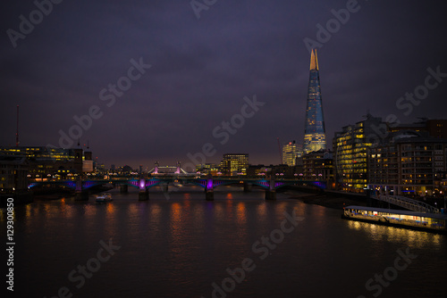 The Shard in London in der Nacht