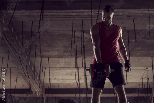 Foto Dumbbell lifting
