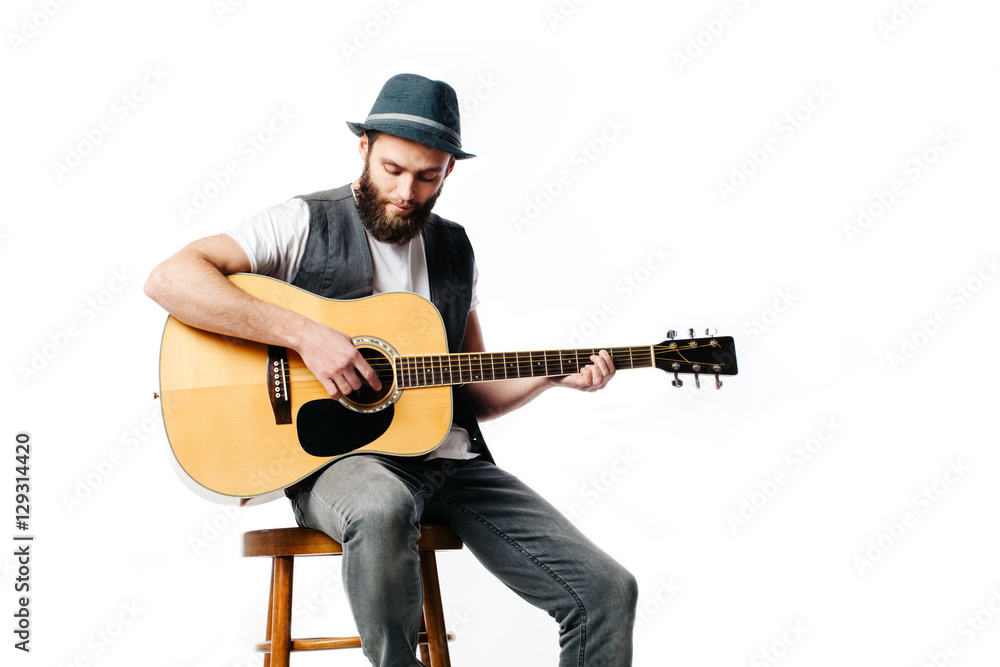 Obraz premium Guitar player playing and singing