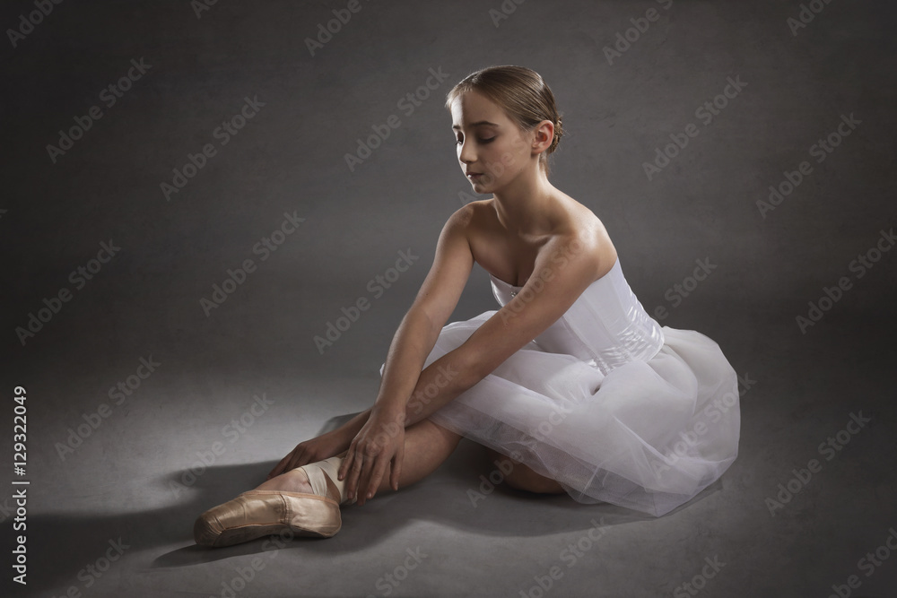 jeune fille ballerine de danse classique en tutu et pointes Stock