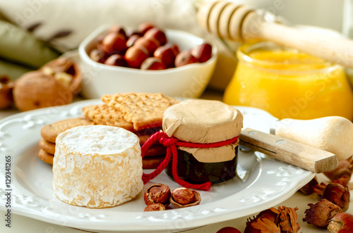 Soft-ripened cheese Piccolo with feijoa jam, honey, hazelnuts, walnuts and wholegrain cookies