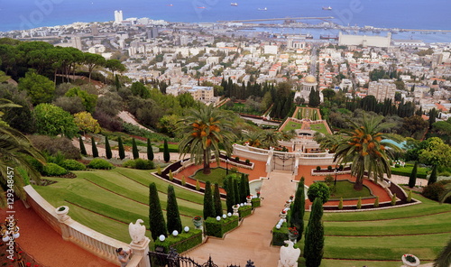 Bild auf Leinwand Bahai Gärten in der Stadt Haifa