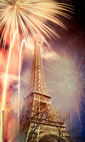Eiffel tower (Paris, France) with fireworks © Melinda Nagy