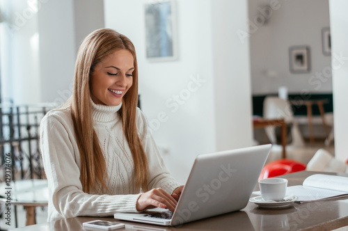 Free Download Business woman working on laptop computer at office - GFXLoad
