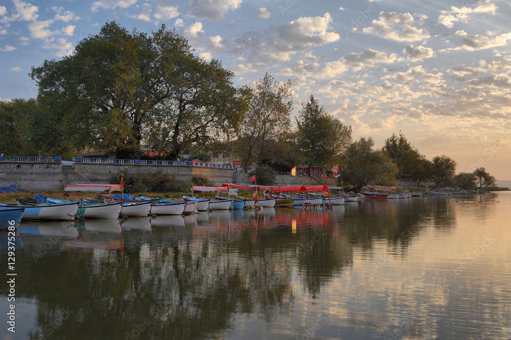 Obraz premium Apolyont Uubat lake Gölyazi Bursa Turkey