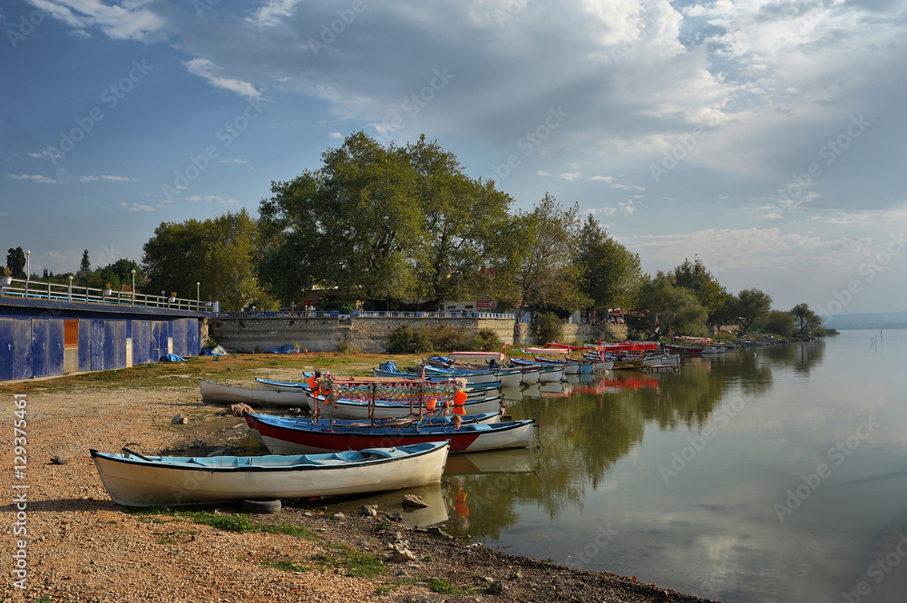 Obraz premium Apolyont Uubat lake Gölyazi Bursa Turkey