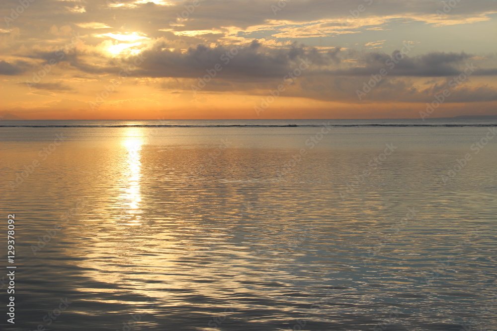 バリ、サヌールビーチの朝日