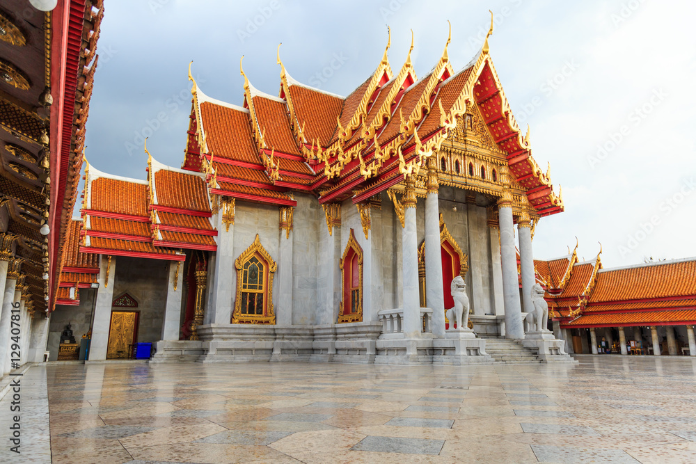 Fototapeta premium Marble Temple of Bangkok, Thailand.