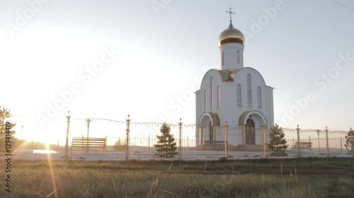 Церковь на рассвете летом