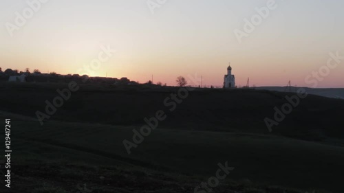 Церковь на горе на рассвете