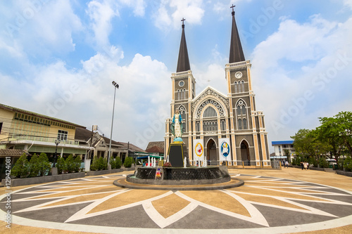 The Catholic Church and Saint Mary statue - Maephra Patisonti Ni photo