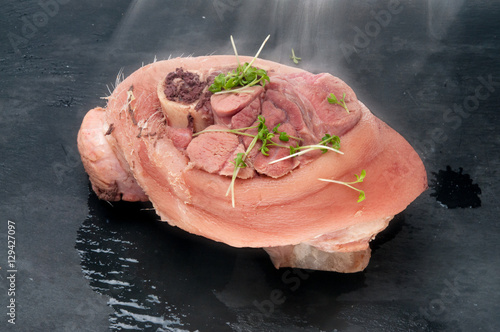 Gourmet Haxe gepökelt heiß mit Dampf