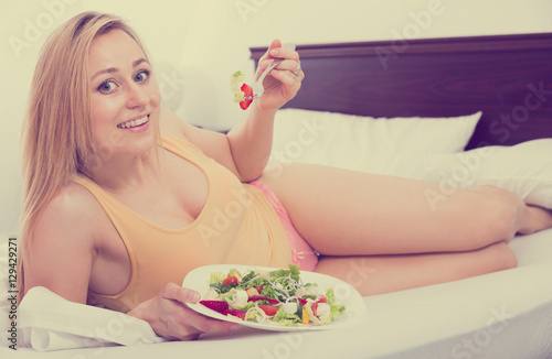 salad in bed