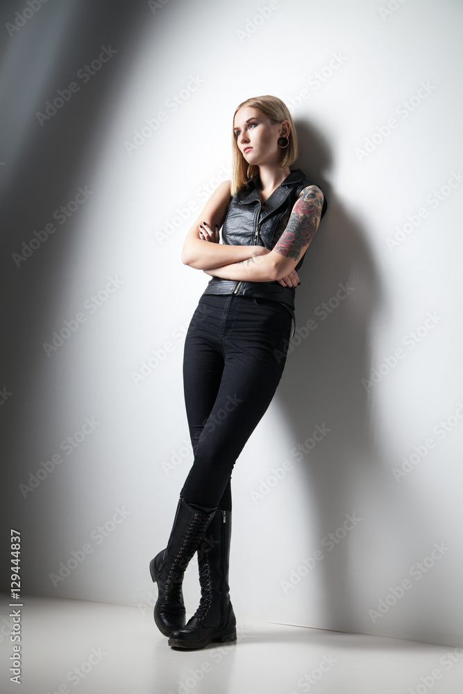 Fototapeta premium Girl posing in studio