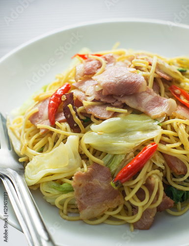 spicy chinese noodle with bacon