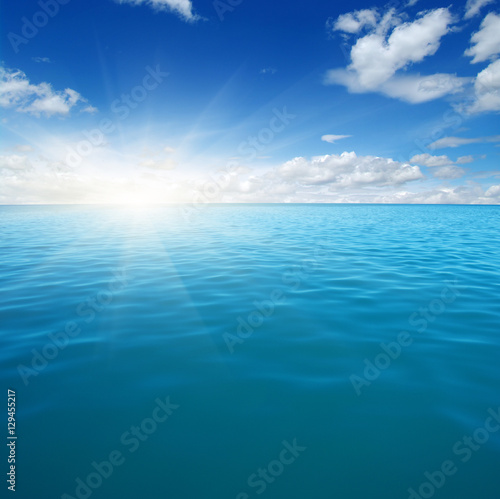 Blue sea and sun © Alekss