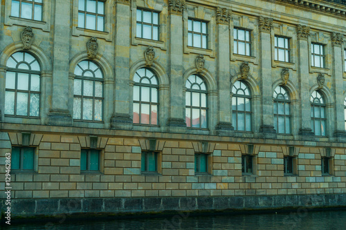 Fotografie bode museum with stone facade and spree river on the ground