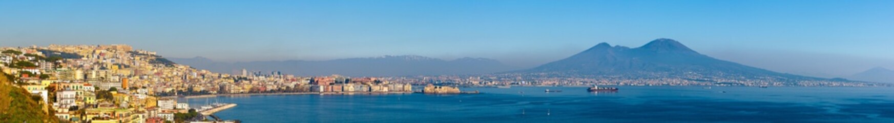 Sierkussen Badkamer Napels met Vesuvius op zonnige dag  © truba71