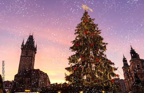 Photography Christmas market with snowfall in Oldtown square (czech: Staromestske namesti) P