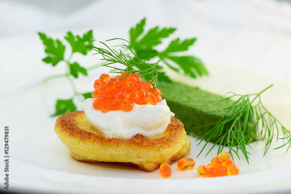 Blini mit Kaviar Blini mit Kaviar