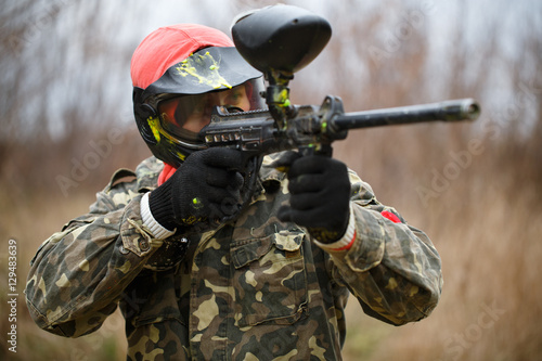 Bild auf Leinwand Paintball sport player wearing protective mask