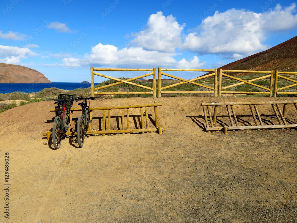 Bicicletas aparcadas en la isla de la Graciosa (Lanzarote) Bicicletas aparcadas en la isla de la Graciosa (Lanzarote)