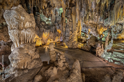 Obraz na płótnie Geological formations in famous Nerja Cave w salonie