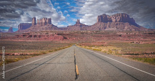 Fotografie long road in canyon mountain area