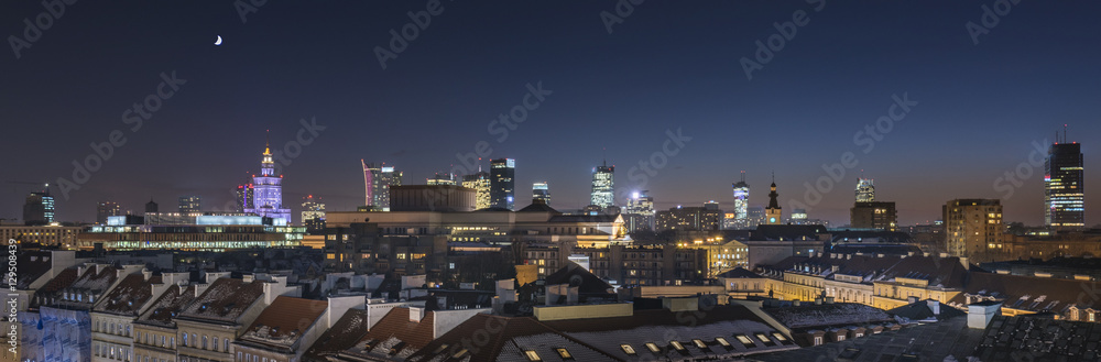 Obraz premium Panorama śródmieścia Warszawy w nocy, Polska