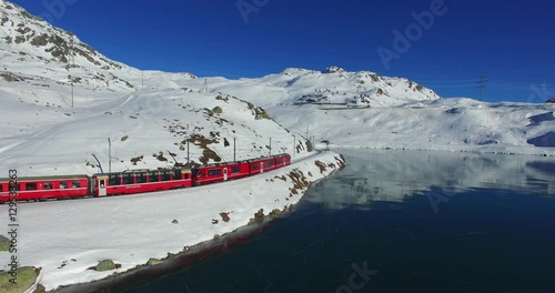 Trenino rosso del Bernina in inverno - Aerial view 4k